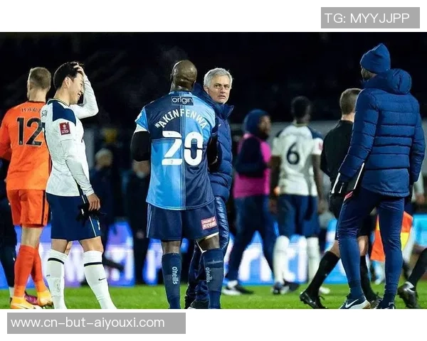 韦康比流浪者与艾宁顿的激烈对决揭示足球战术的魅力与团队精神